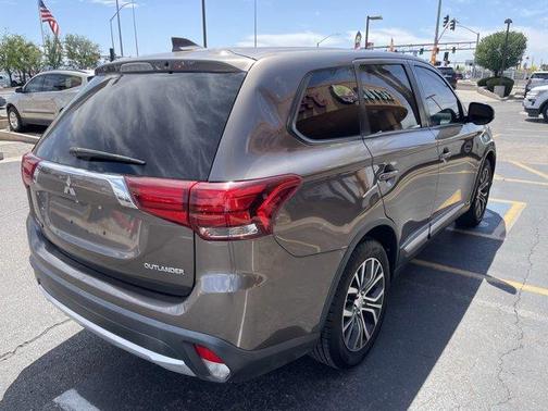 2017 Mitsubishi Outlander ES