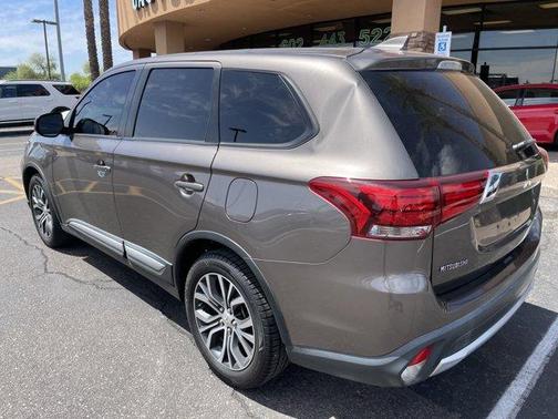 2017 Mitsubishi Outlander ES