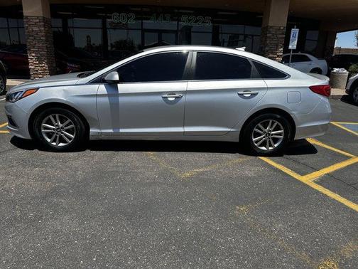 2017 Hyundai SONATA SE
