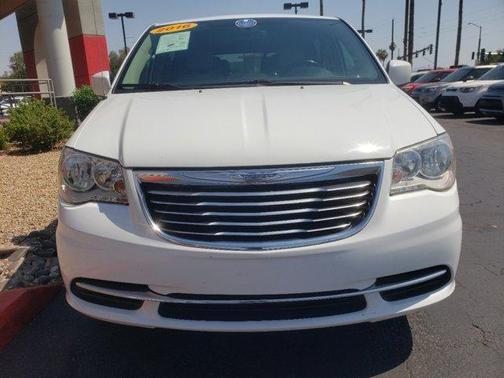 2016 Chrysler Town & Country LX