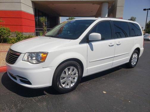 2016 Chrysler Town & Country LX