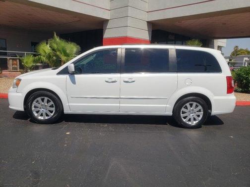 2016 Chrysler Town & Country LX