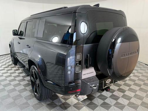 2026 Land Rover Defender V8