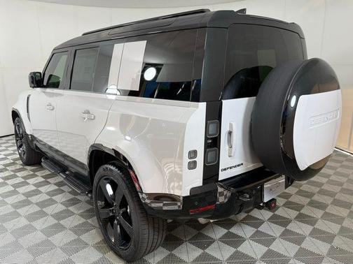 2026 Land Rover Defender X-Dynamic SE