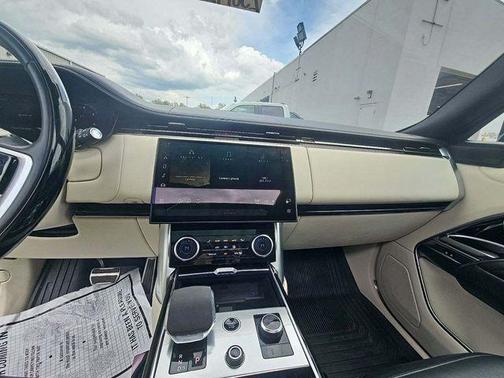 2023 Land Rover Range Rover SE