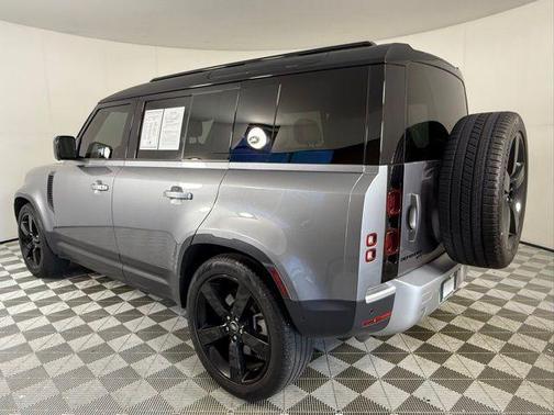 2023 Land Rover Defender SE