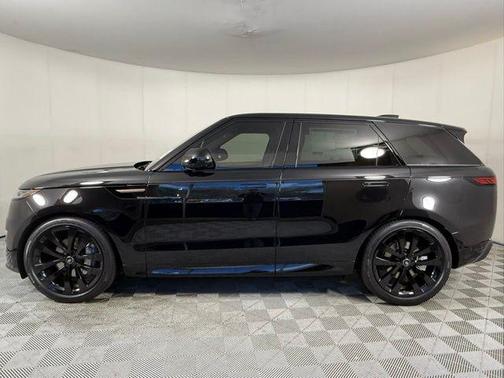 2025 Land Rover Range Rover Sport SE