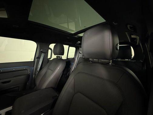 2025 Land Rover Defender X-Dynamic SE