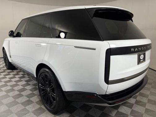 2025 Land Rover Range Rover SE