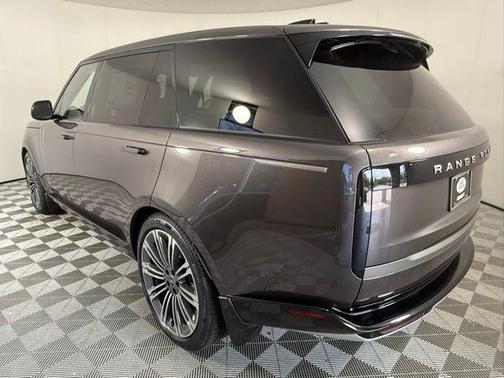2025 Land Rover Range Rover SE