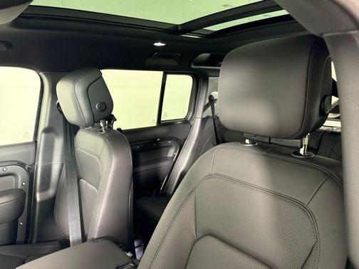 2026 Land Rover Defender X-Dynamic SE