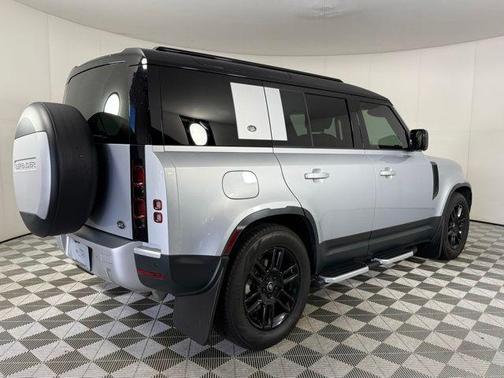 Hakuba Silver Metallic 2023 Land Rover Defender S