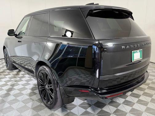 2025 Land Rover Range Rover SE