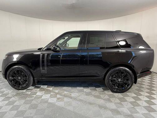 2025 Land Rover Range Rover SE