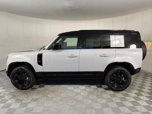 2026 Land Rover Defender X-Dynamic SE