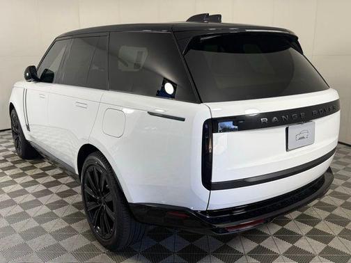 2026 Land Rover Range Rover SE