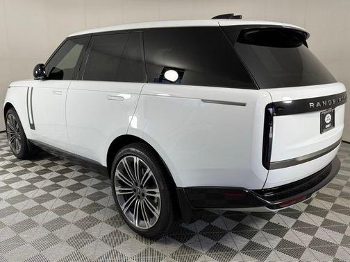 2025 Land Rover Range Rover SE