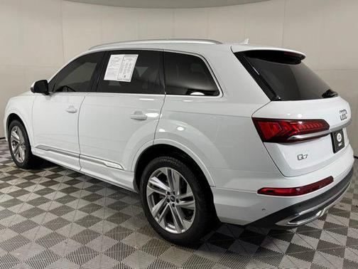 2021 Audi Q7 55 Premium Plus
