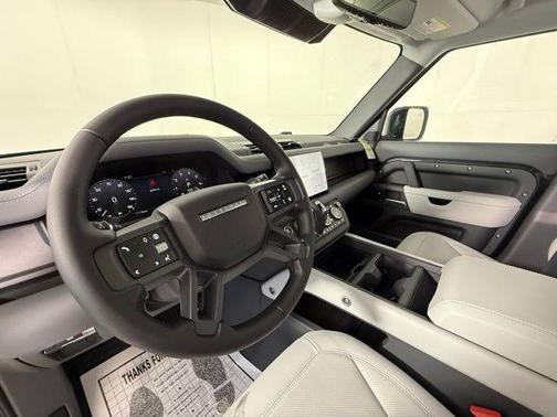 2025 Land Rover Defender X-Dynamic SE