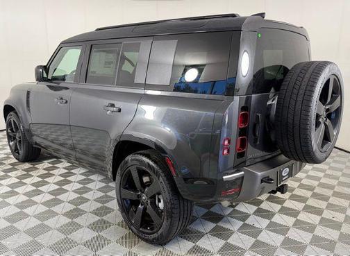 2025 Land Rover Defender X-Dynamic SE