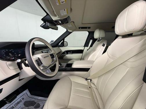 2025 Land Rover Range Rover SE