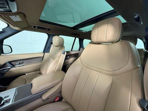 2025 Land Rover Range Rover SE