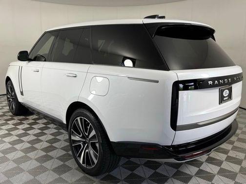 2025 Land Rover Range Rover SE