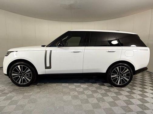 2025 Land Rover Range Rover SE