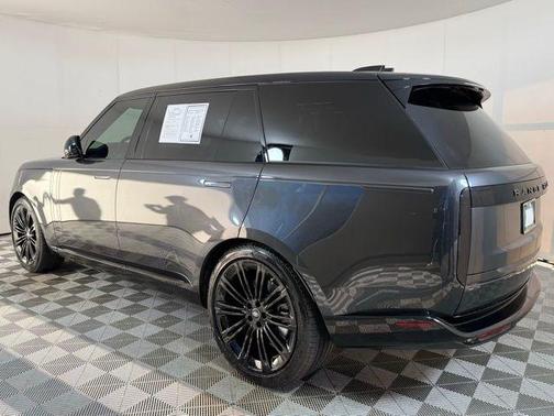 2025 Land Rover Range Rover SE