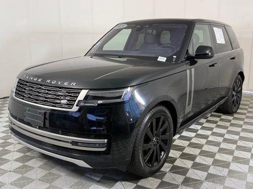 Santorini Black Metallic 2023 Land Rover Range Rover SE