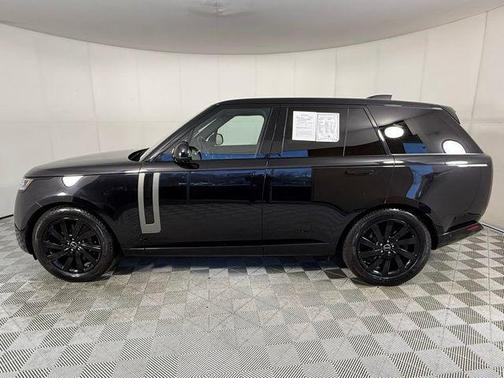 Santorini Black Metallic 2023 Land Rover Range Rover SE
