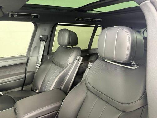 Santorini Black Metallic 2026 Land Rover Range Rover SE