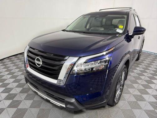 2023 Nissan Pathfinder SL