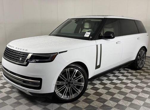Fuji White 2026 Land Rover Range Rover SE