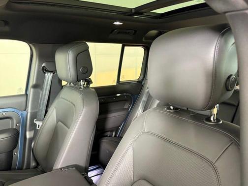 2026 Land Rover Defender X-Dynamic SE