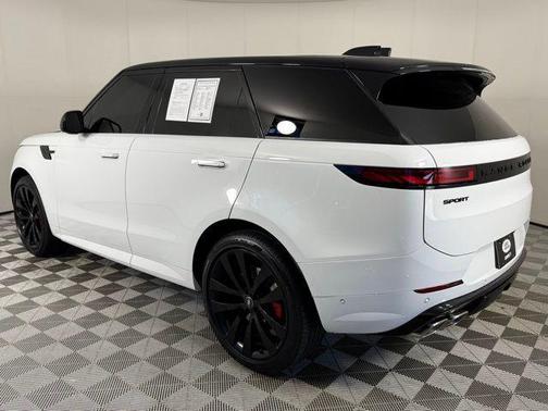 2025 Land Rover Range Rover Sport SE