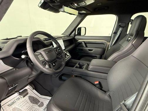 2025 Land Rover Defender V8