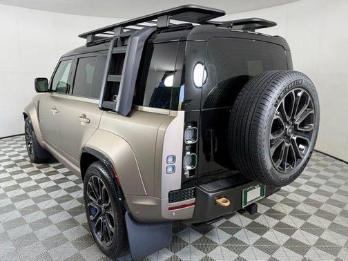 2025 Land Rover Defender V8
