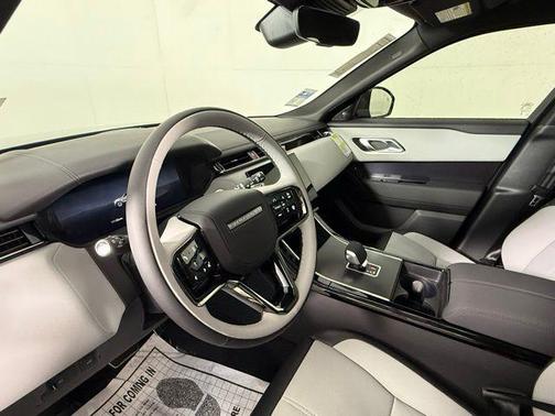 2026 Land Rover Range Rover Velar Dynamic SE
