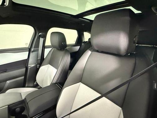 2026 Land Rover Range Rover Velar Dynamic SE