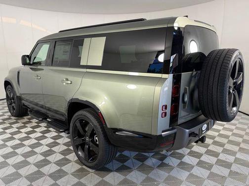 2025 Land Rover Defender X-Dynamic SE
