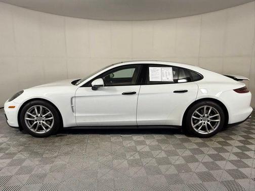 2018 Porsche Panamera 4