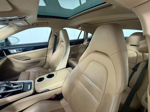 2018 Porsche Panamera 4