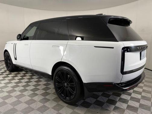 2022 Land Rover Range Rover SE