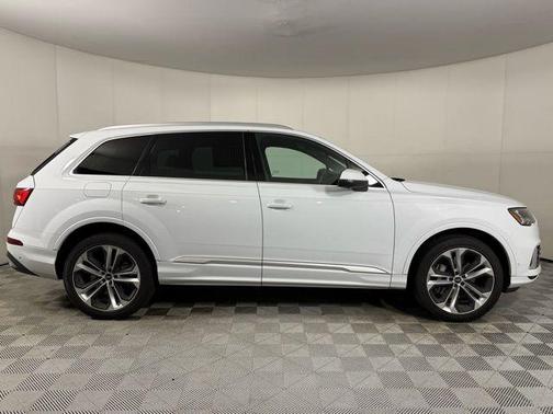 2023 Audi Q7 55 Premium Plus