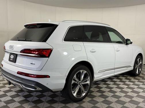 2023 Audi Q7 55 Premium Plus
