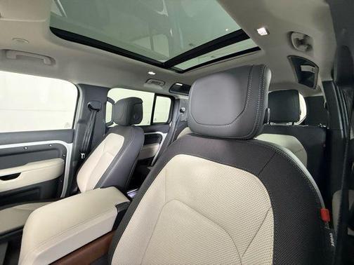 2024 Land Rover Defender 110 P400 X-Dynamic SE