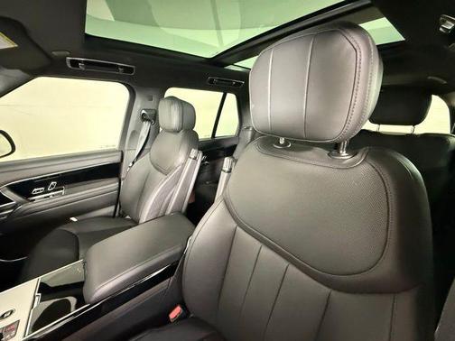 2025 Land Rover Range Rover SE