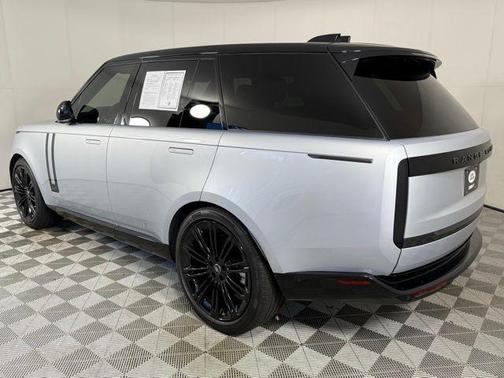 2025 Land Rover Range Rover SE
