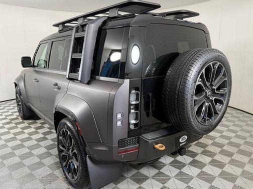 2025 Land Rover Defender V8